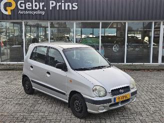 Voiture accidenté Hyundai Atos -PRIME AUT 1.0 12V Hatchback  Benzine 999cc 40kW (54pk) 2000/5