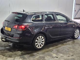 Voiture accidenté Opel Astra 1.4 Turbo 16V Combi/o  Benzine 1.364cc 103kW (140pk) FWD 2011/10