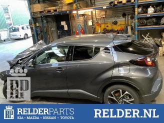 Toyota C-HR C-HR (X1,X5), SUV, 2016 2.0 16V Hybrid picture 2