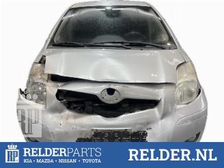 Salvage car Toyota Yaris Yaris II (P9), Hatchback, 2005 / 2014 1.33 16V Dual VVT-I 2011/3