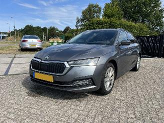 damaged passenger cars Skoda Octavia 1.0 TSI Business Edition Plus | eerste eigenaar!! 2022/8