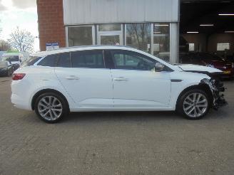 Renault Mégane Grandtour GT-Line 1.2 TCe 130pk Euro6, Leer, Navi, Cruise, Lane assist picture 6