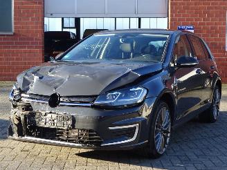 Damaged car Volkswagen e-Golf Comfortline 100kw Elektro, Navi-MMS, DiGi, Climate control 2020/7