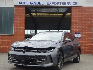 Schadeauto Volkswagen Passat Variant Elegance 1.5 E-Hybrid 200kw, Leer, DiGi, Harman Kardon 2024/8