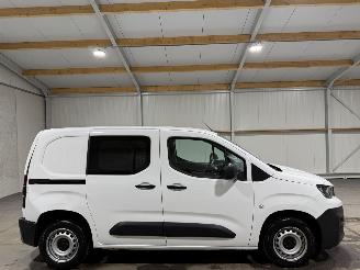 skadebil bedrijf Peugeot Partner 1.2PureTech 81kW  Premium 2021/7
