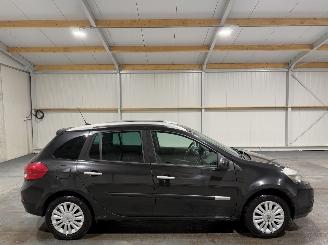 krockskadad bil auto Renault Clio 1.2TCE 74kW Airco Collection 2011/1