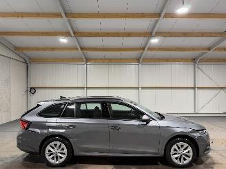 Damaged car Skoda Octavia 1.4TSI 110kW iV Automaat PHEV Business Edition 2024/7