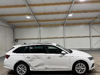 krockskadad bil auto Skoda Octavia 1.0TSI 81kW Business Edition 2023/4