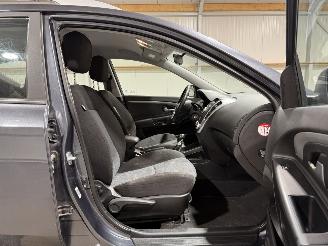 Kia Cee d 1.4CVVT 66kW Clima X-Ecutive picture 35