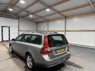 Volvo V-70 2.4 D5 136kW  Automaat Leder Kinetic picture 12