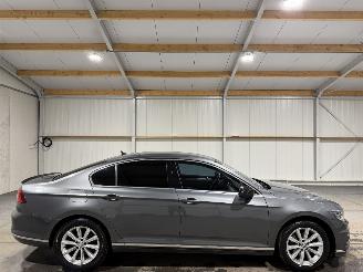 krockskadad bil auto Volkswagen Passat 1.4TSI 110kW Automaat ACT Connected Series 2016/4