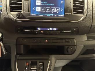 Peugeot e-Expert 50kWh 100kW Premium Navi Camera picture 34