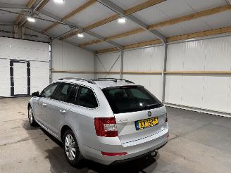 Skoda Octavia 1.6TDI 81kW Automaat Panoramadak picture 12