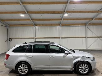 Coche accidentado Skoda Octavia 1.6TDI 81kW Automaat Panoramadak 2016/12