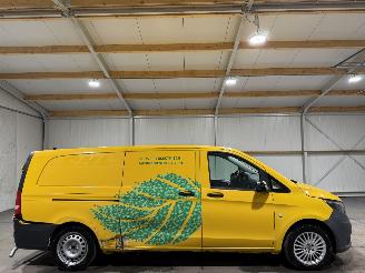 krockskadad bil bedrijf Mercedes eVito 66kWh Extra Lang 85kW 2021/9
