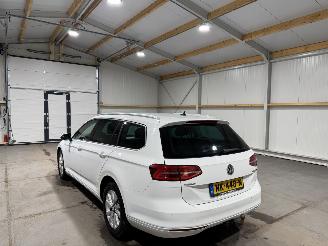 Volkswagen Passat 1.6TDI 88kW Clima Connected Series picture 12