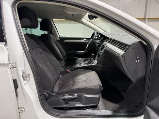 Volkswagen Passat 1.6TDI 88kW Clima Connected Series picture 23