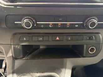 Peugeot Expert 2.0BlueHDI 90kW Premium Pack picture 33