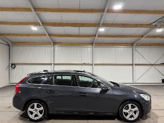 krockskadad bil auto Volvo V-60 2.4D5 151kW Automaat Summum 2011/2