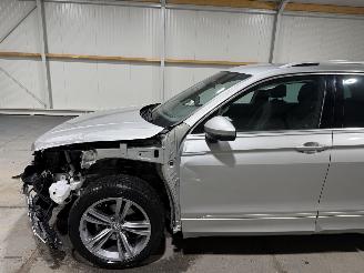 Volkswagen Tiguan 1.5TSI 110kW Automaat ACT Highline Business R picture 13