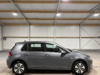 Schadeauto Volkswagen Golf e 36kWh 100kW Automaat 2017/11