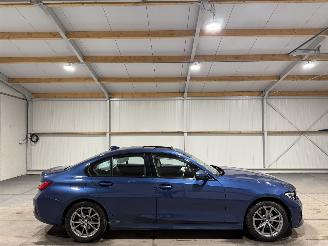 Vaurioauto  passenger cars BMW 3-serie 318i 115kW Automaat Business Edition 2021/9