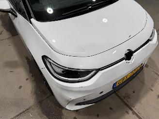 Volkswagen ID.3 59kWh 150kW Pro Business picture 19