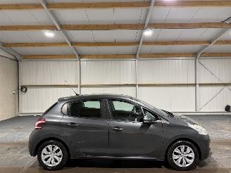 Schadeauto Peugeot 208 1.2VTi 60kW Clima Envy 2013/4
