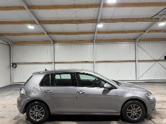 Schadeauto Volkswagen Golf 1.2TSI 77kW Trend Edition 2015/2