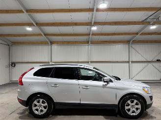 Vaurioauto  passenger cars Volvo Xc-60 2.4D5 158kW Automaat AWD Momentum 2011/12