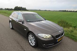 Vaurioauto  passenger cars BMW 5-serie 520 D High Executive 184pk Automaat 240.000km schuifdak leer navie  vol optie 2012/4