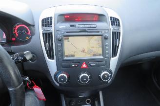Kia Cee d 1.4 Cvvt 90pk Seven Airco Navigatie Clima Camera   2011 picture 7