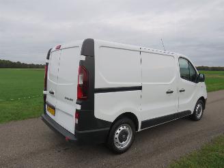 skadebil bedrijf Renault Trafic 1.6 DCi 170.000km nap  Airco 2015 Schuifdeur 2015/11
