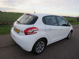 Voiture accidenté Peugeot 208 1.2 VTI 5drs Active Airco Navie   2013  Active Style 2013/9