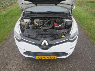 Renault Clio 0.9 TCe Zen 2019  Navigatie Airco   [ parkeerschade Bumper picture 10
