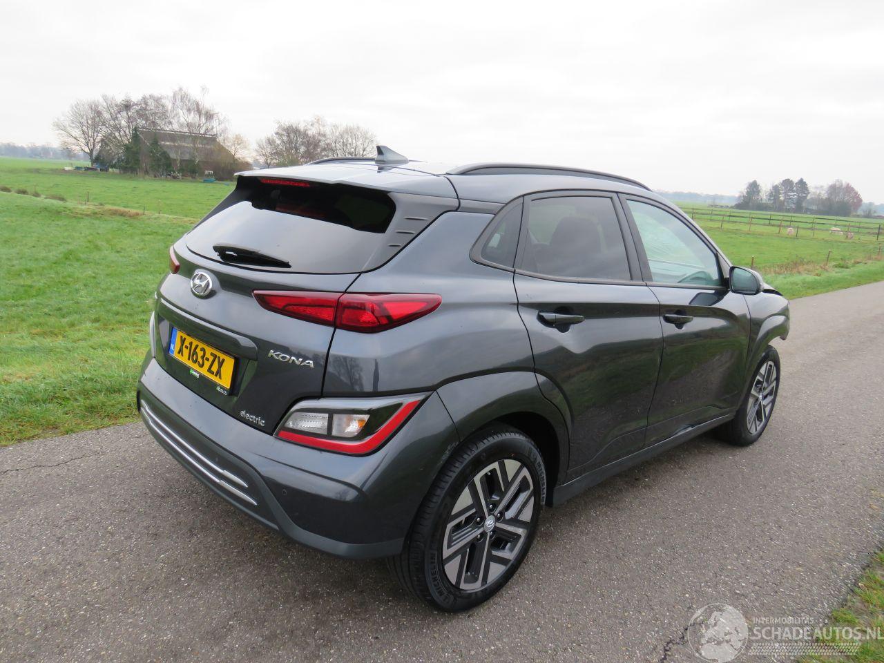 Hyundai Kona 39 kw Automaat  Elektrisch 2021  40.000km Camera Navigatie  stoelverwarmig  nieuwstaat