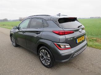 Vaurioauto  passenger cars Hyundai Kona 39 kw Automaat  Elektrisch 2021  40.000km Camera Navigatie  stoelverwarmig  nieuwstaat 2021/9