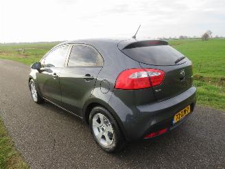Schadeauto Kia Rio Kia Rio 1.2 CVVT Design Edition 86pk Navigatie Airco  2013 5drs 2013/8