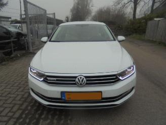 Unfallwagen Volkswagen Passat .2.0 BiTDI 4Motion Highline automaat 2015/9