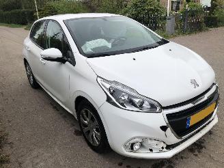 Damaged car Peugeot 208 208 1.5 BlueHDi Blue Lease Active 2019/6