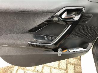 Peugeot 208 208 1.2 PureTech Blue Lion picture 14