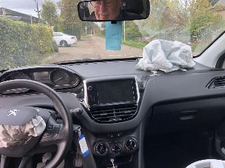 Peugeot 208 208 1.2 PureTech Blue Lion picture 15