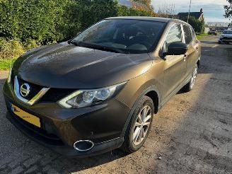 Schadeauto Nissan Qashqai automaat  1.2 2015/10