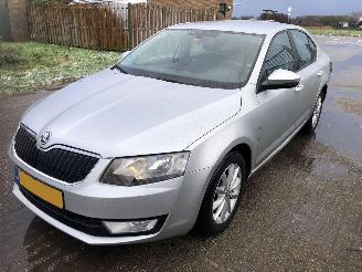 uszkodzony samochody osobowe Skoda Octavia Octavia 1.6 TDI Ambition Businessline 2013/6