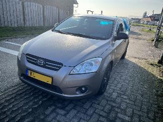 Schadeauto Kia Pro cee d 1.6 extra 2008/5