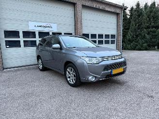 skadebil auto Mitsubishi Outlander 2.0 PHEV Instyle Schuifdak Leder Navi Clima NAP ! 2013/11