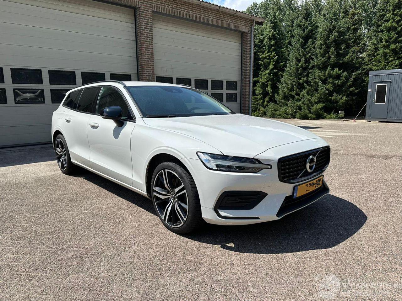 Volvo V-60 2.0 B3 Momentum Navi Clima Cruise NAP !