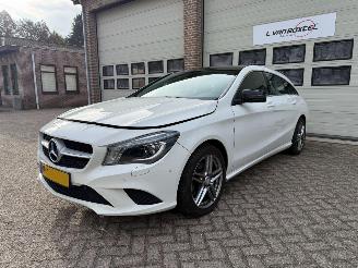 Schadeauto Mercedes Cla-klasse 200 AMG Line Automaat Pano Navi 86076 Km ! 2015/9