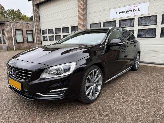 krockskadad bil auto Volvo V-60 2.4 D6 AWD Plug-In Hybrid Summum Automaat Schuifdak NAP ! 2013/12