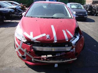 Peugeot 208  picture 2